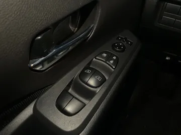 2025 Nissan Kicks Play - image 22