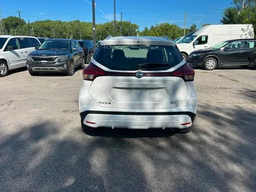 2021 Nissan Kicks - image 4