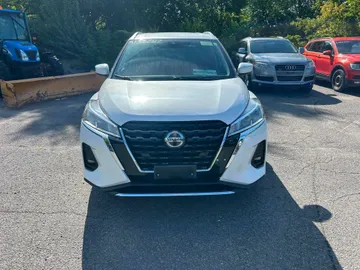 2021 Nissan Kicks - image 2
