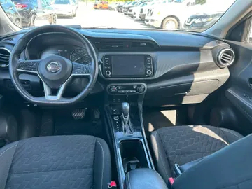 2021 Nissan Kicks - image 9
