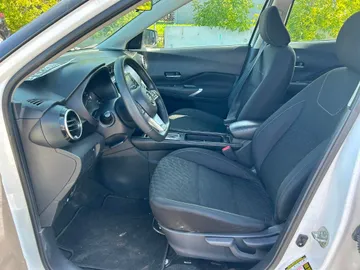 2021 Nissan Kicks - image 8