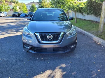 2020 Nissan Kicks - image 2