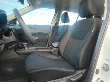 2025 Nissan Kicks Play - image 9