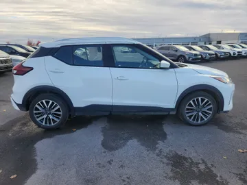 2025 Nissan Kicks Play - image 4