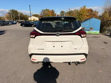 2024 Nissan Kicks - image 4