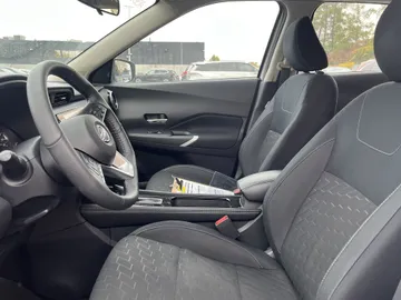 2024 Nissan Kicks - image 8
