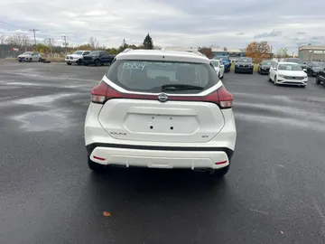 2024 Nissan Kicks - image 6