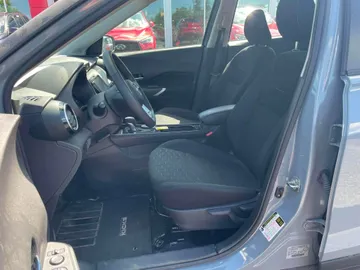 2025 Nissan Kicks Play - image 8