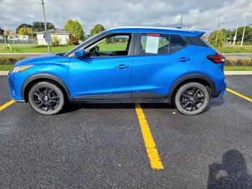 2023 Nissan Kicks - image 3