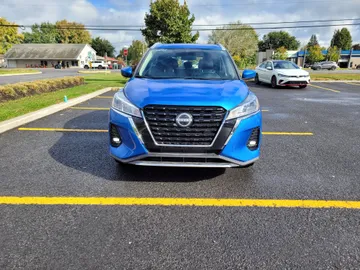 2023 Nissan Kicks - image 2