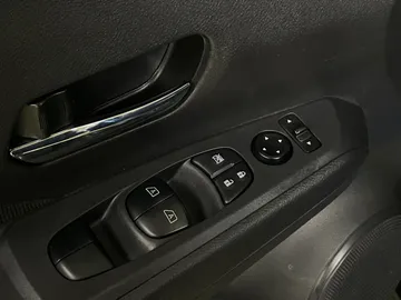 2024 Nissan Kicks - image 22