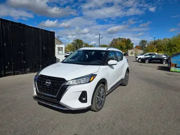 2025 Nissan Kicks Play - image 3