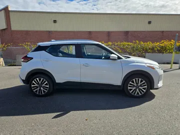 2025 Nissan Kicks Play - image 6