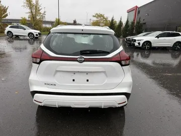 2025 Nissan Kicks Play - image 6