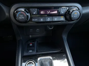 2024 Nissan Kicks - image 20