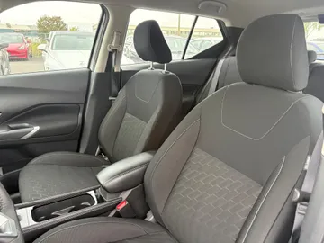 2025 Nissan Kicks Play - image 9