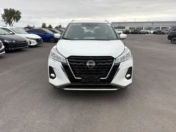 2025 Nissan Kicks Play - image 2
