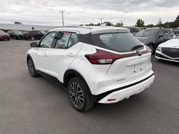 2025 Nissan Kicks Play - image 7