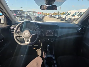 2025 Nissan Kicks Play - image 9