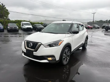 2020 Nissan Kicks - image 3