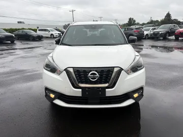 2020 Nissan Kicks - image 2