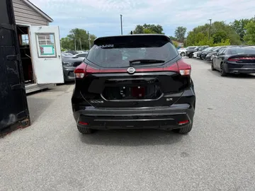2021 Nissan Kicks - image 4