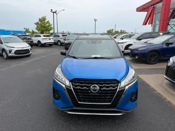 2021 Nissan Kicks - image 2