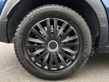 2020 Nissan Kicks - image 6