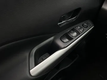2020 Nissan Kicks - image 22