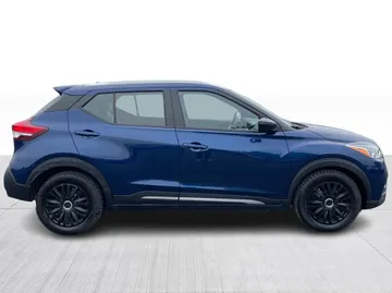 2020 Nissan Kicks - image 2