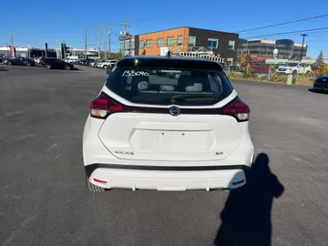 2021 Nissan Kicks - image 6