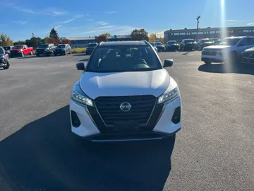 2021 Nissan Kicks - image 2