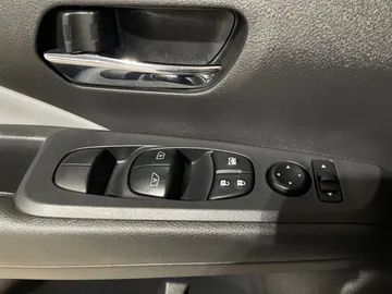 2023 Nissan Kicks - image 22