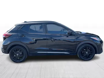 2021 Nissan Kicks - image 2