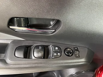 2022 Nissan Kicks - image 23