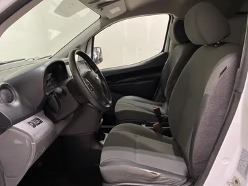 2021 Nissan NV200 Compact Cargo - image 3