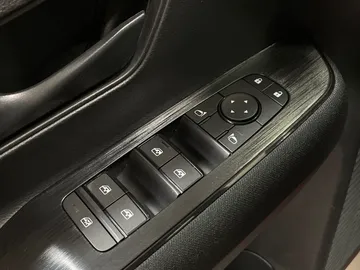 2025 Nissan Kicks - image 20