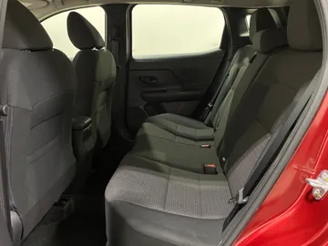 2025 Nissan Kicks - image 15