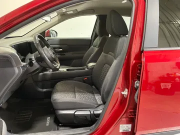 2025 Nissan Kicks - image 3