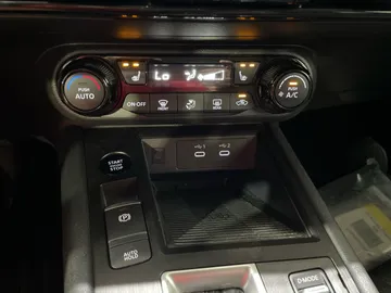 2025 Nissan Kicks - image 20