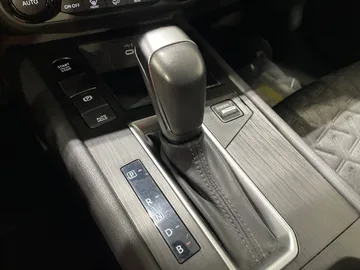 2025 Nissan Kicks - image 25