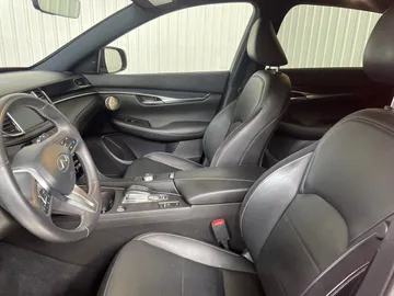2023 INFINITI QX50 - image 3