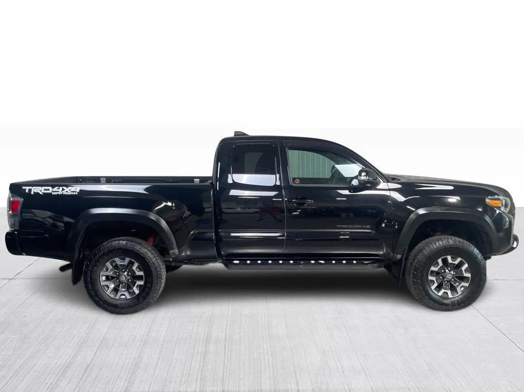 2023 Toyota Tacoma — photo 2