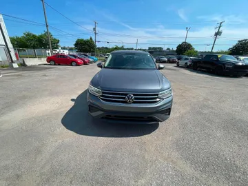 2022 Volkswagen Tiguan - image 2