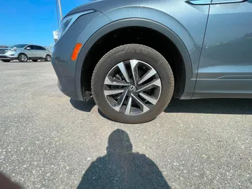2022 Volkswagen Tiguan - image 10