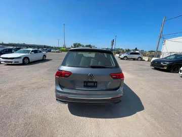 2022 Volkswagen Tiguan - image 7