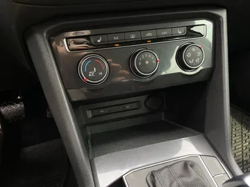2020 Volkswagen Tiguan - image 20