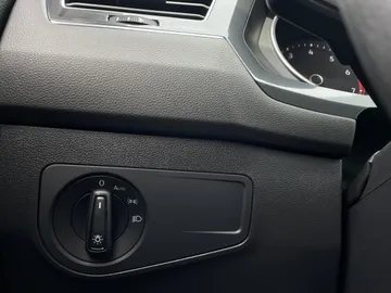 2020 Volkswagen Tiguan - image 24