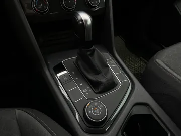2020 Volkswagen Tiguan - image 23