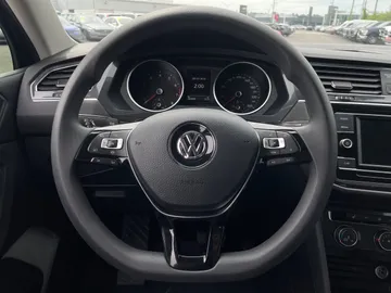 2020 Volkswagen Tiguan - image 17